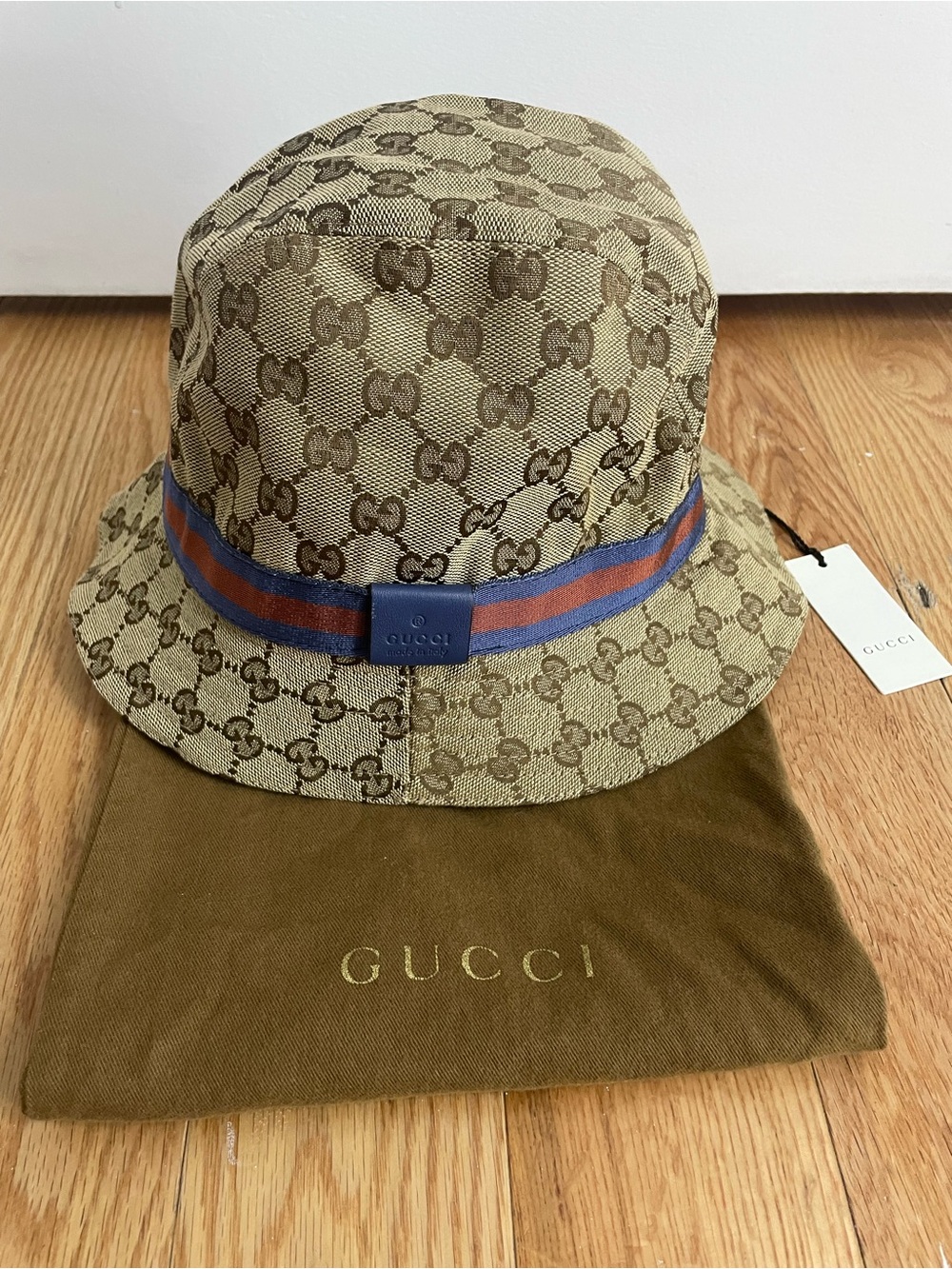 Gucci Beige GG Supreme Canvas Bucket Hat with Blue and Red Web